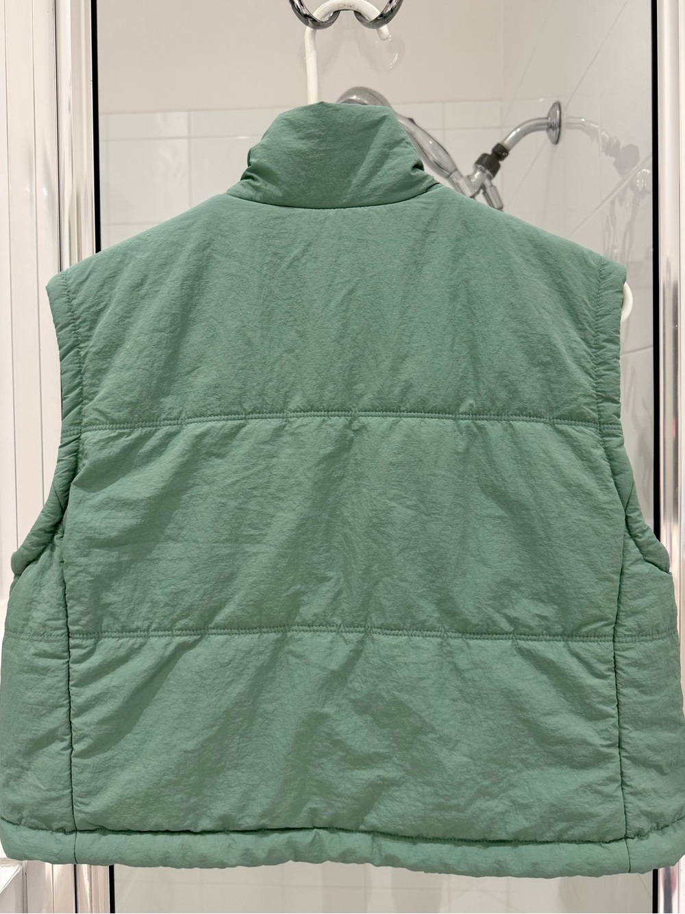 Thread & Supply Women’s Green Bay Quilted Puffer cropped vest  Size Medium - Picture 3 of 5
